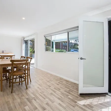Windansea Cottage Pet Friendly Ocean Glimpses Vincentia Exterior photo