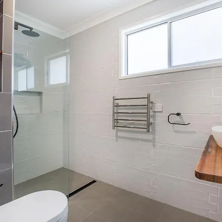 Windansea Cottage Pet Friendly Ocean Glimpses Vincentia Exterior photo
