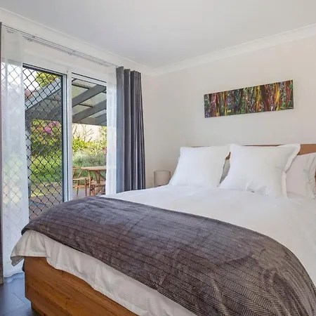 Windansea Cottage Pet Friendly Ocean Glimpses Vincentia Exterior photo