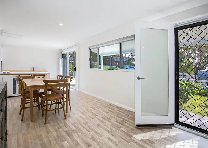 Windansea Cottage Pet Friendly Ocean Glimpses